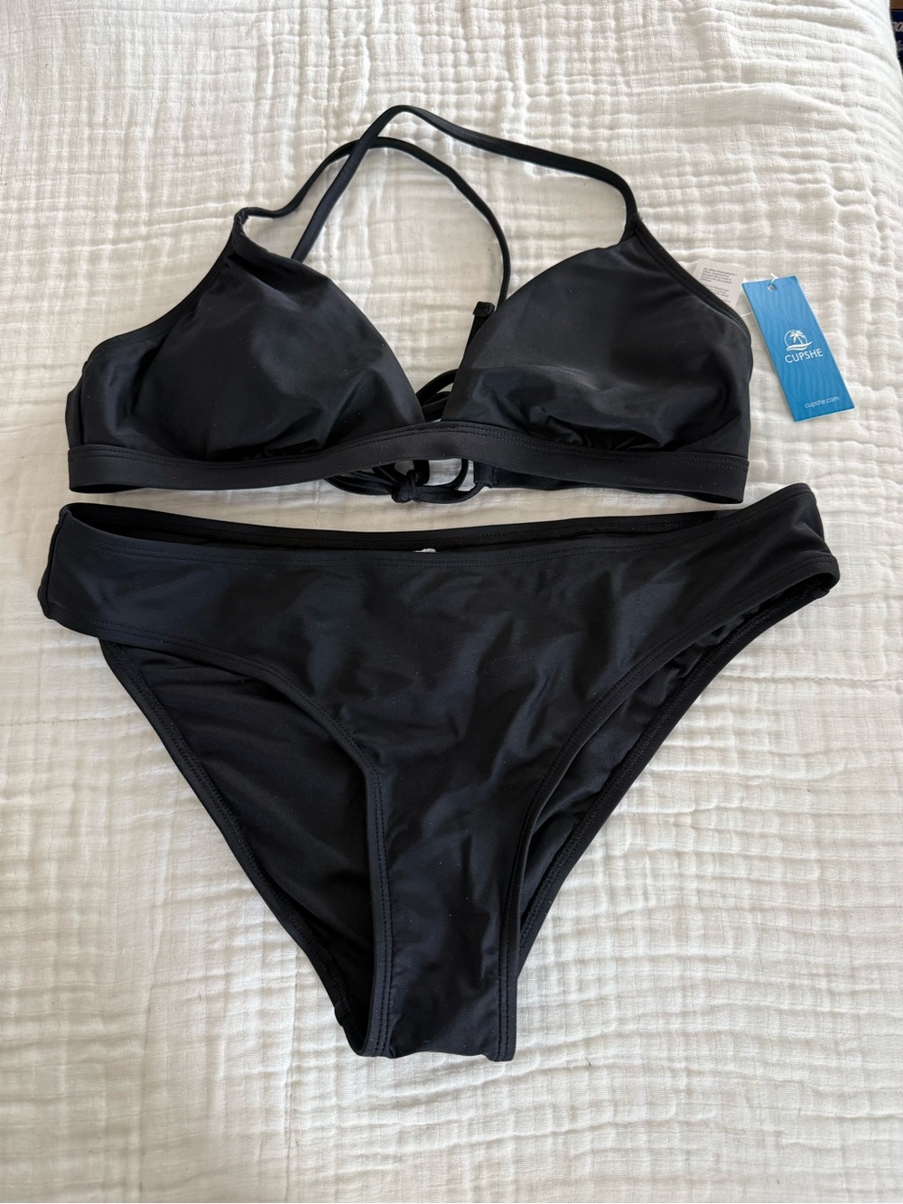 NWT CUPSHE V-Neck Tie Top with Low Rise Bottoms Set Size Medium